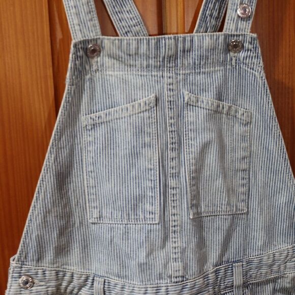Levi’s Hickory Stripe Shortalls Overalls Crisscross Straps Juniors 13 NWT - Picture 4 of 16